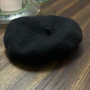 Elegant Black Wool Beret